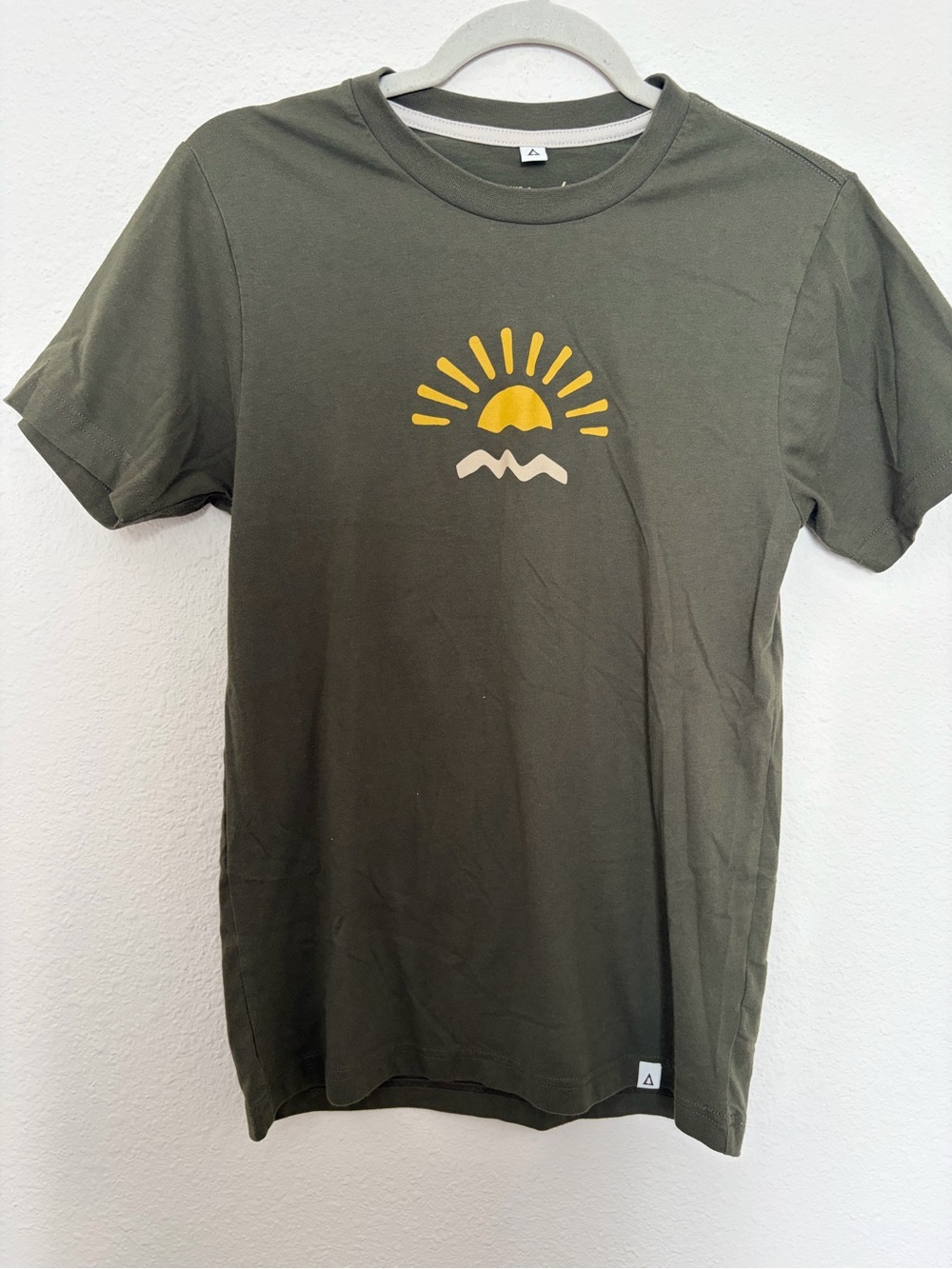 Sustainable National Parks Landmark Project Tee with Sunrise Flower Print